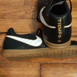 Nike tiempo x mens size 10.5